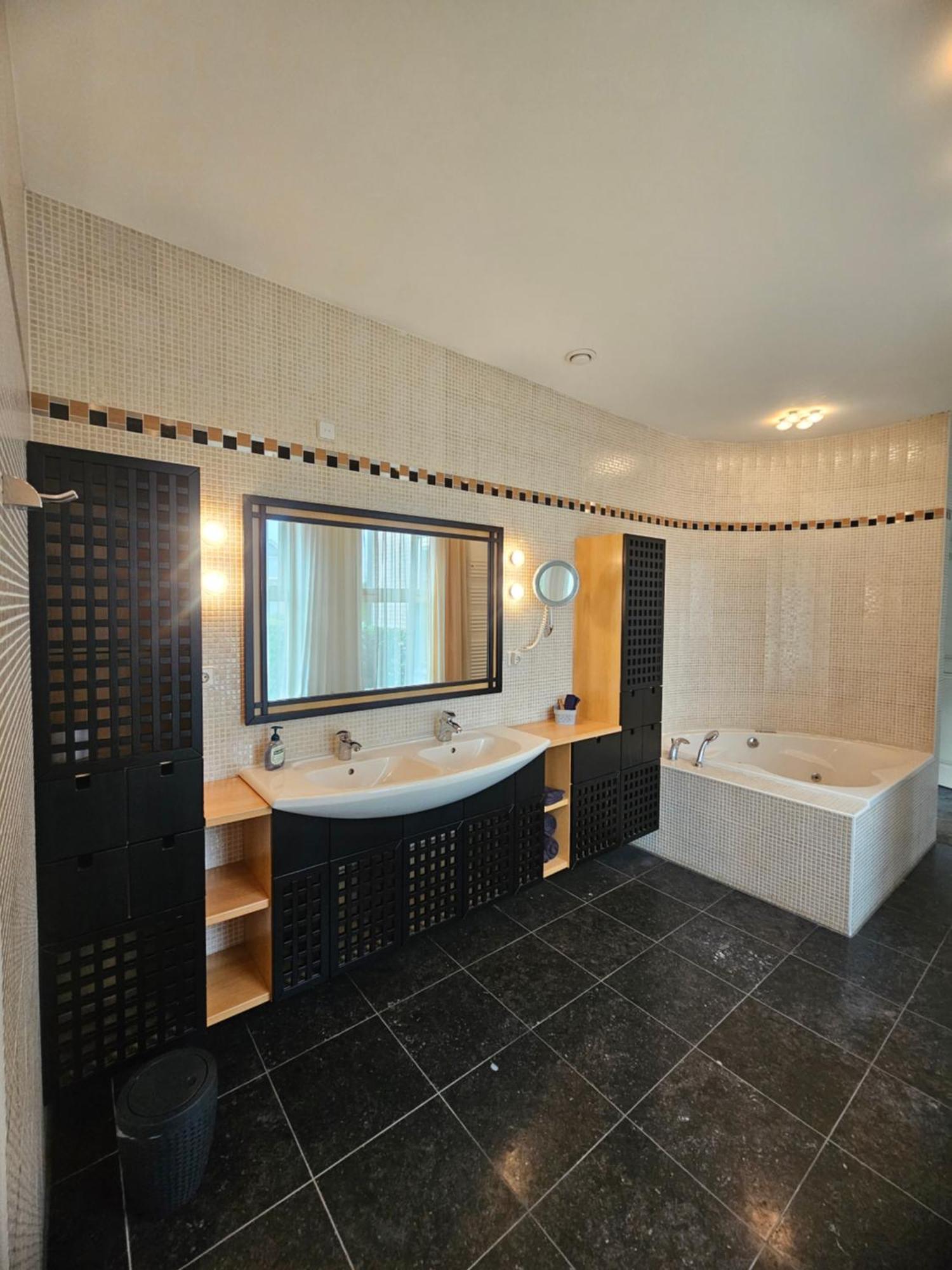 Guest Room Утрехт Екстериор снимка